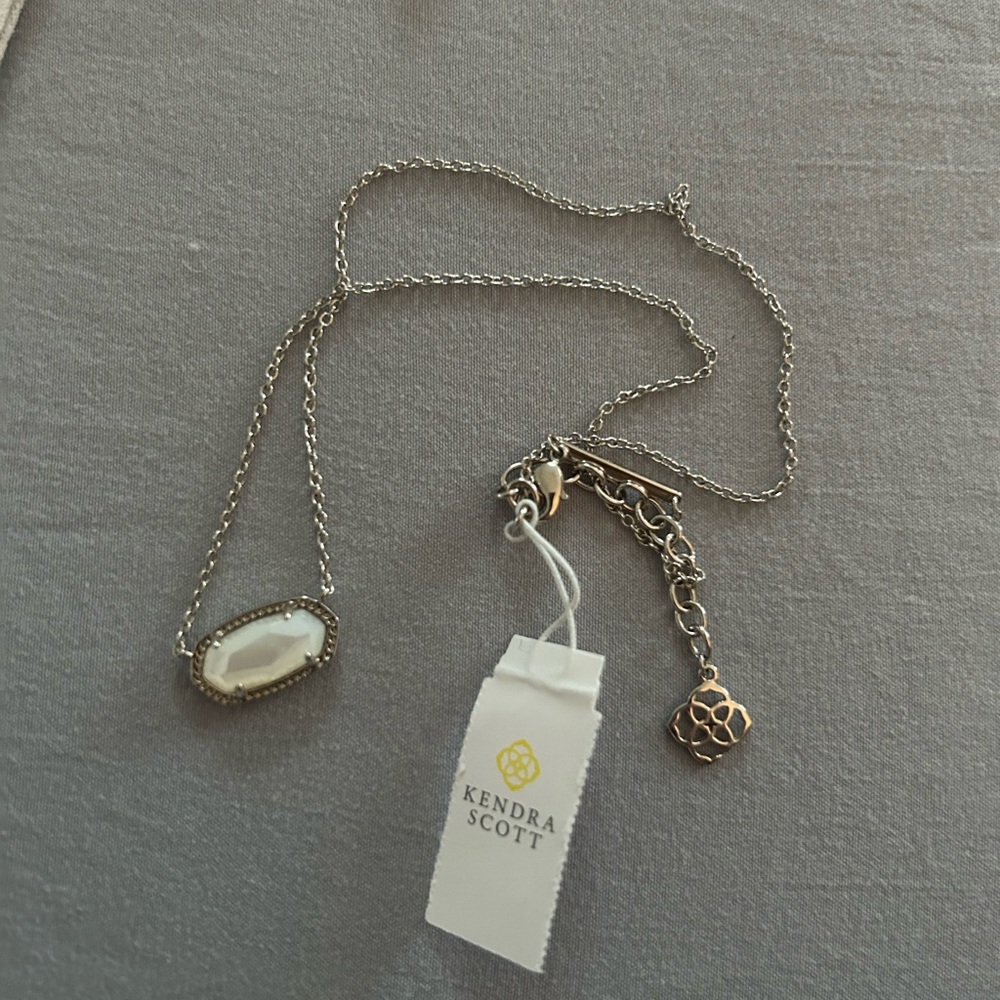 New Kendra Scott necklace with tags